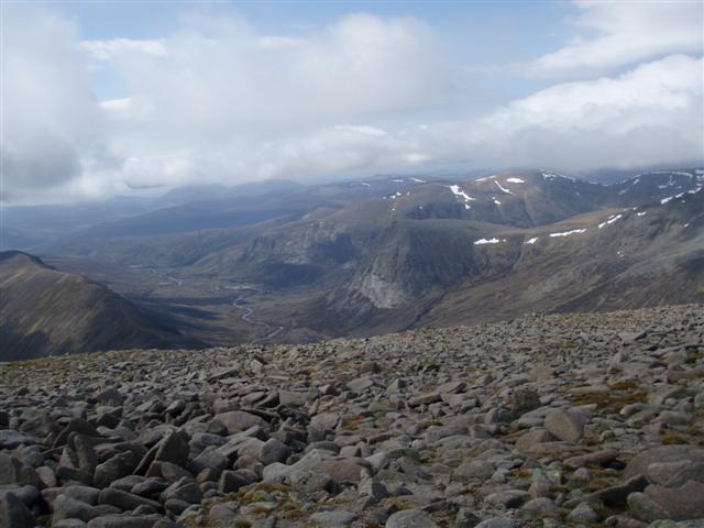 River Dee valley from Ban Mac (Small).jpg